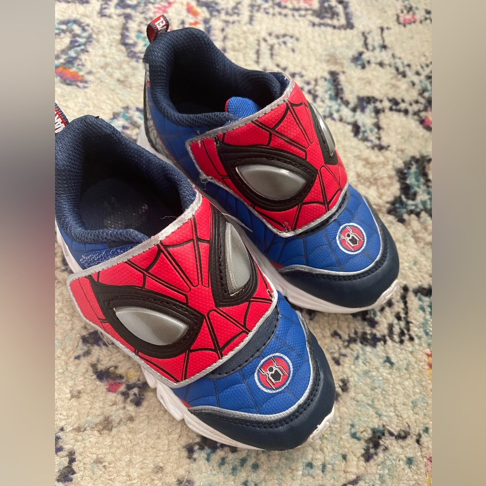 Toddler boys spider man light up shoes size 11